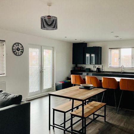 Spacious Newly Built Apartment Rhos On Sea, Colwyn Bay Esterno foto