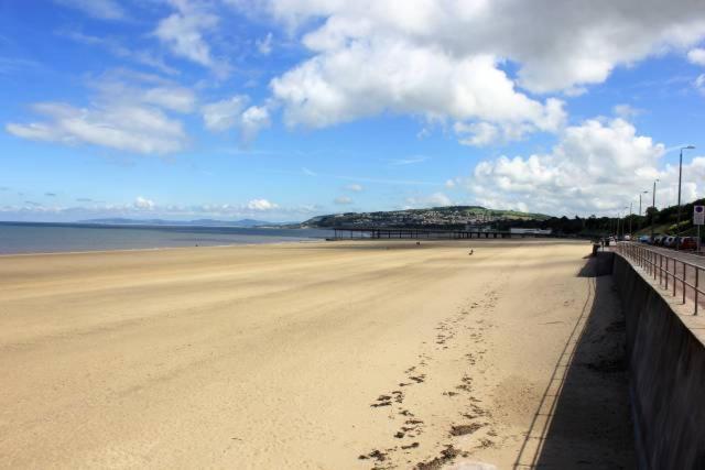 Spacious Newly Built Apartment Rhos On Sea, Colwyn Bay Esterno foto